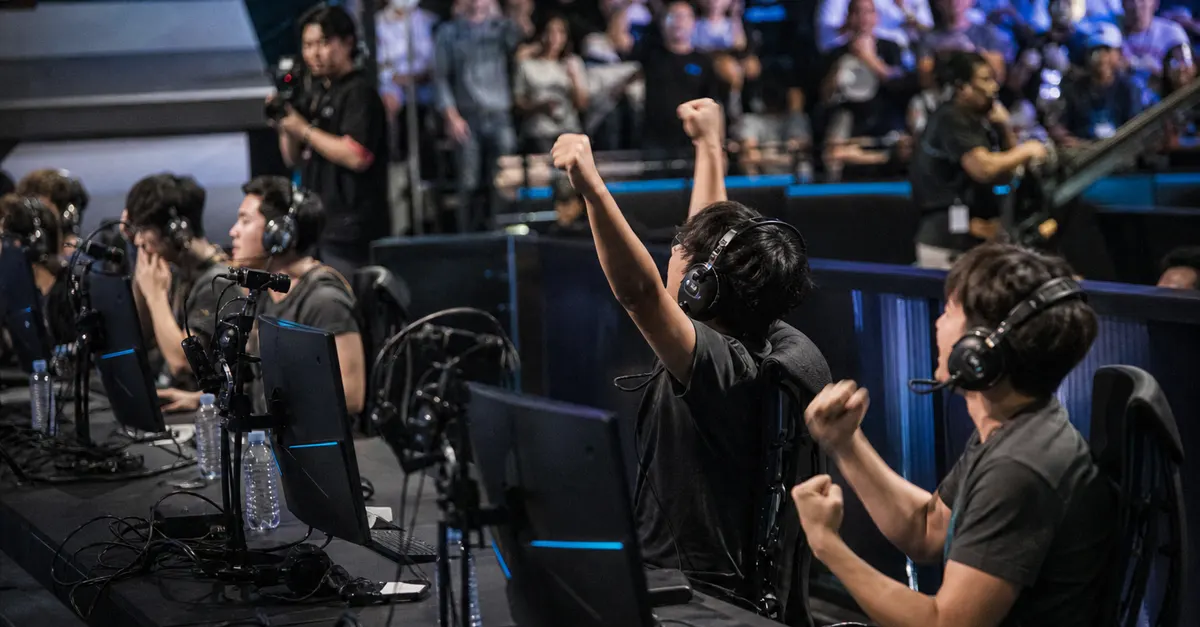 Anonymous esports players compete onstage as fans watch a tense match.