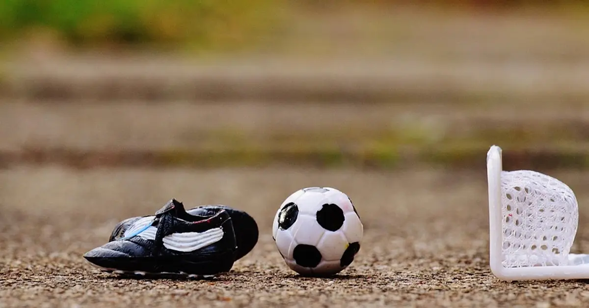 soccer, gates, sports shoes